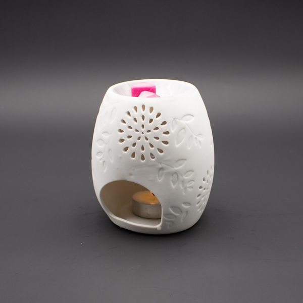 Round matt white wax melt burner with tealight on display and pink soy wax melts. Height: 12.5 cm Diameter: 11 cm Material